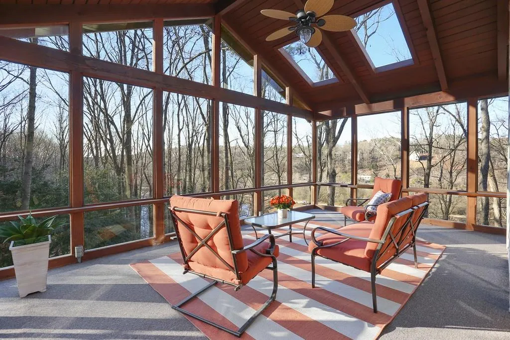 990 Buckhorn E, Sandy Springs, Georgia 30350, 5 Bedrooms Bedrooms, ,4 BathroomsBathrooms,Residential,Sold,990 Buckhorn E,6119864