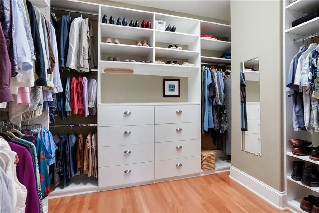 1070 Charles Towne Square, Atlanta, Georgia 30328, 4 Bedrooms Bedrooms, ,3 BathroomsBathrooms,Residential,Sold,1070 Charles Towne Square,6859504