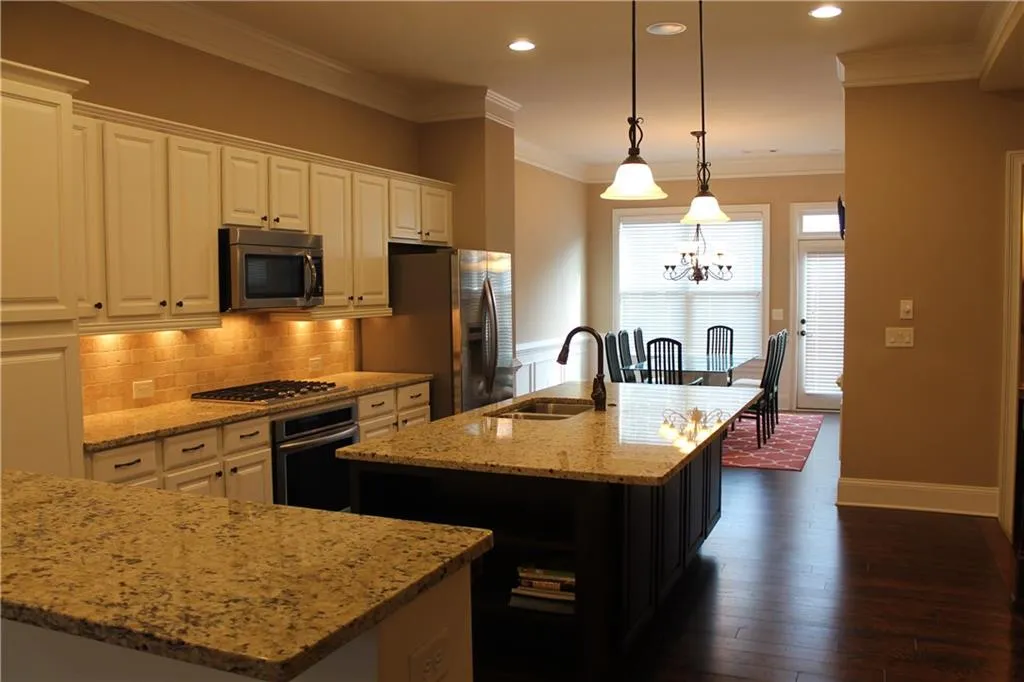 206 Alderwood Point, Sandy Springs, Georgia 30328, 3 Bedrooms Bedrooms, ,3 BathroomsBathrooms,Residential,Sold,206 Alderwood Point,5876088