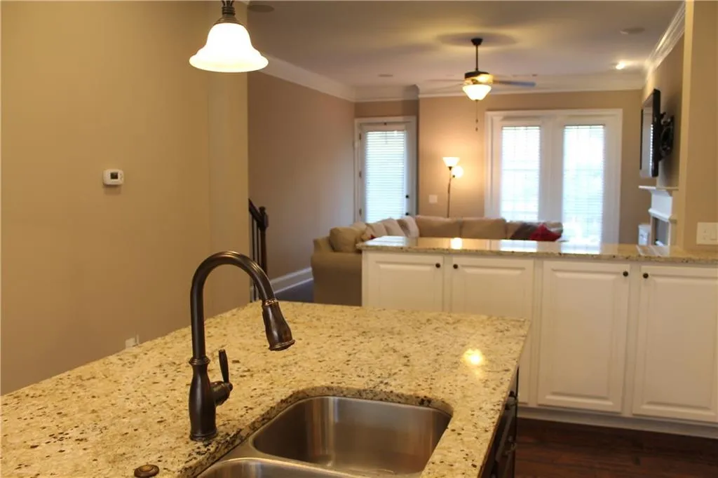 206 Alderwood Point, Sandy Springs, Georgia 30328, 3 Bedrooms Bedrooms, ,3 BathroomsBathrooms,Residential,Sold,206 Alderwood Point,5876088