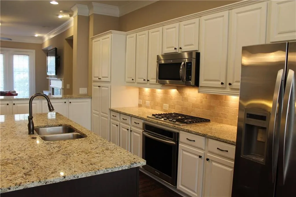 206 Alderwood Point, Sandy Springs, Georgia 30328, 3 Bedrooms Bedrooms, ,3 BathroomsBathrooms,Residential,Sold,206 Alderwood Point,5876088
