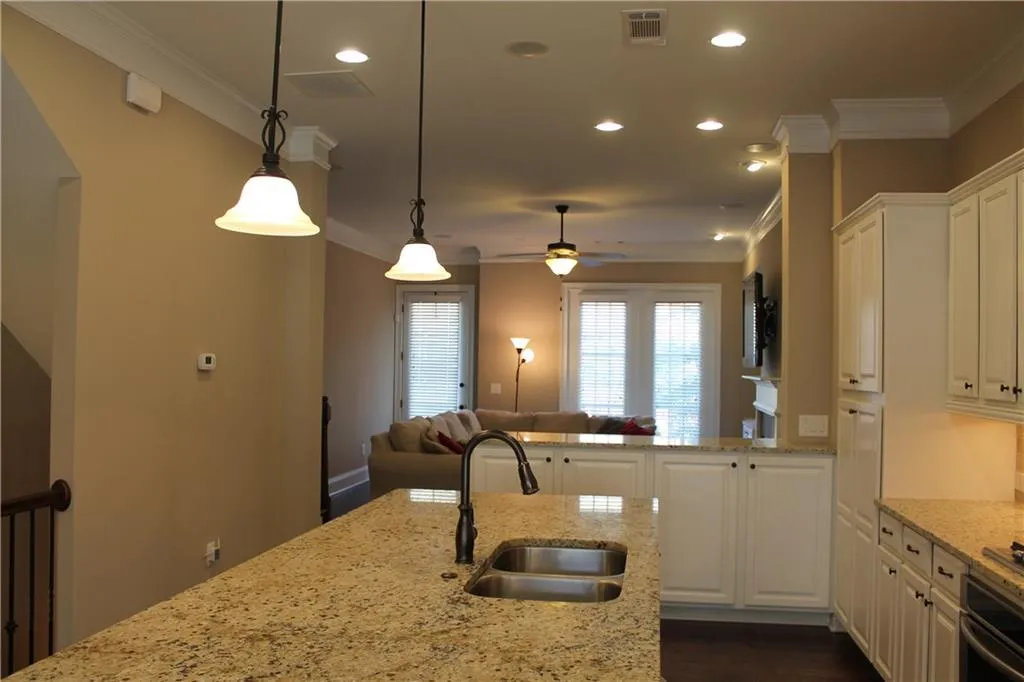 206 Alderwood Point, Sandy Springs, Georgia 30328, 3 Bedrooms Bedrooms, ,3 BathroomsBathrooms,Residential,Sold,206 Alderwood Point,5876088