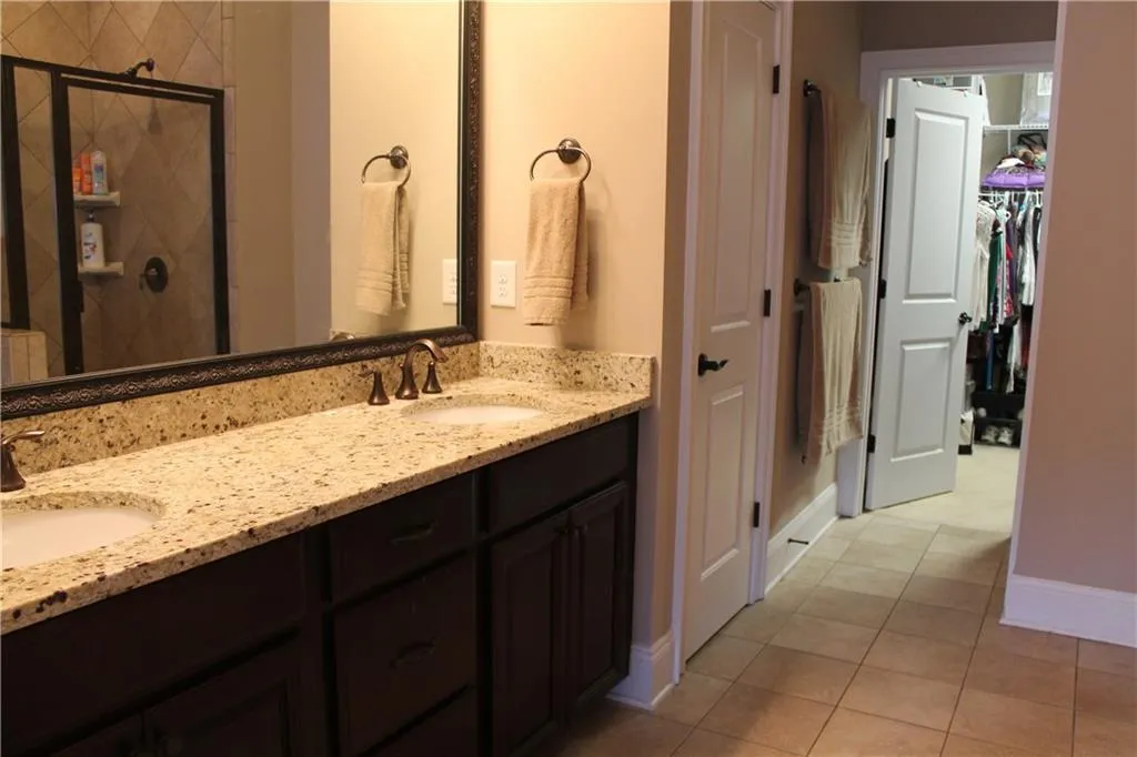 206 Alderwood Point, Sandy Springs, Georgia 30328, 3 Bedrooms Bedrooms, ,3 BathroomsBathrooms,Residential,Sold,206 Alderwood Point,5876088