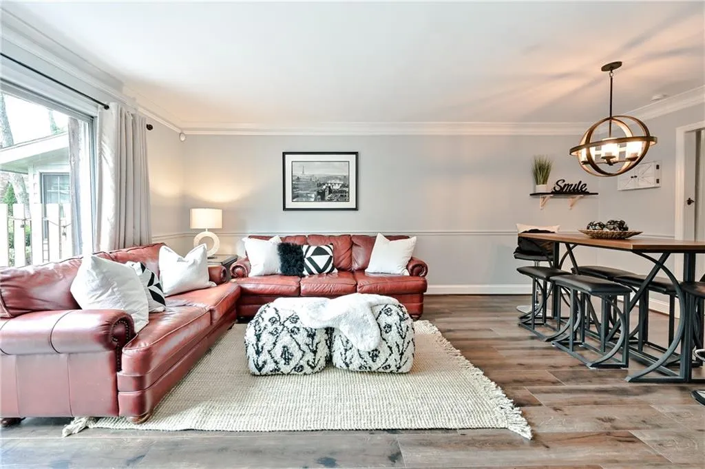 6700 Roswell Road Unit 21c, Sandy Springs, Georgia 30328, 2 Bedrooms Bedrooms, ,1 BathroomBathrooms,Residential,Sold,6700 Roswell Road Unit 21c,6913429