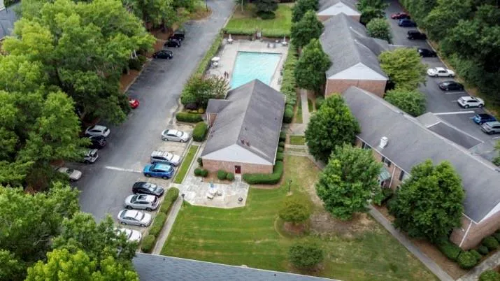 6700 Roswell Road Unit 21c, Sandy Springs, Georgia 30328, 2 Bedrooms Bedrooms, ,1 BathroomBathrooms,Residential,Sold,6700 Roswell Road Unit 21c,6913429