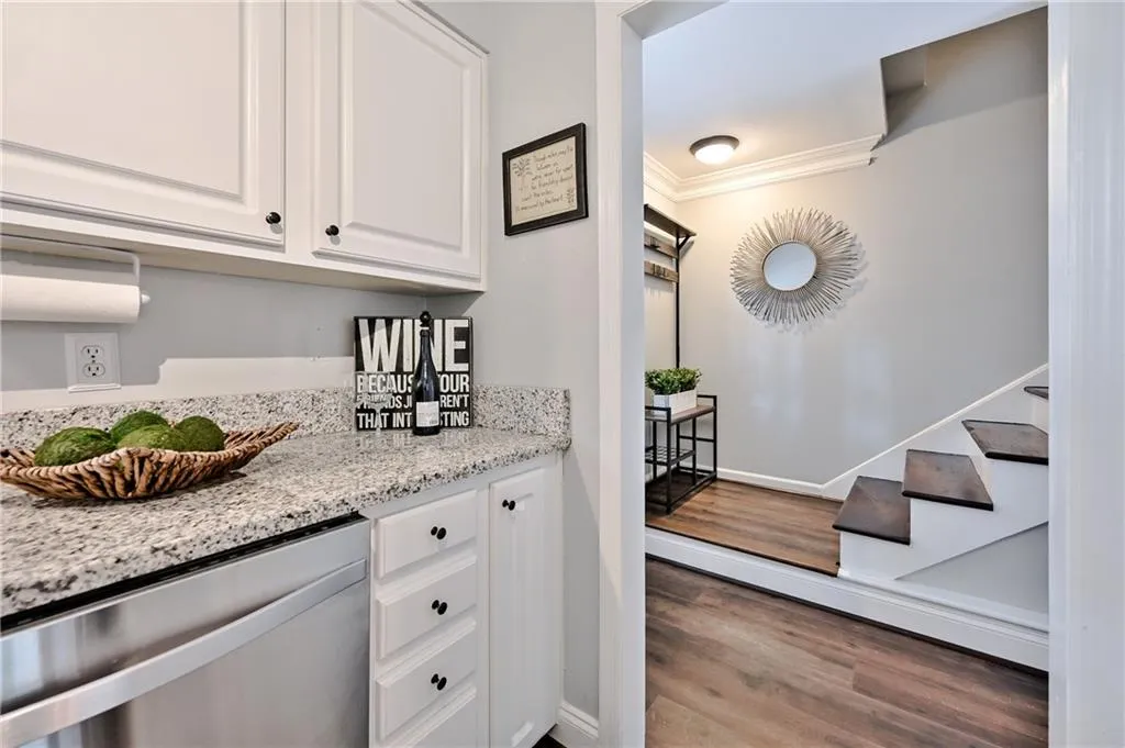 6700 Roswell Road Unit 21c, Sandy Springs, Georgia 30328, 2 Bedrooms Bedrooms, ,1 BathroomBathrooms,Residential,Sold,6700 Roswell Road Unit 21c,6913429