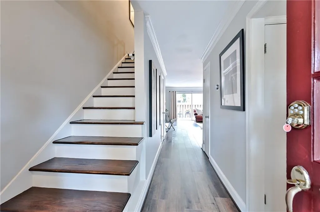 6700 Roswell Road Unit 21c, Sandy Springs, Georgia 30328, 2 Bedrooms Bedrooms, ,1 BathroomBathrooms,Residential,Sold,6700 Roswell Road Unit 21c,6913429