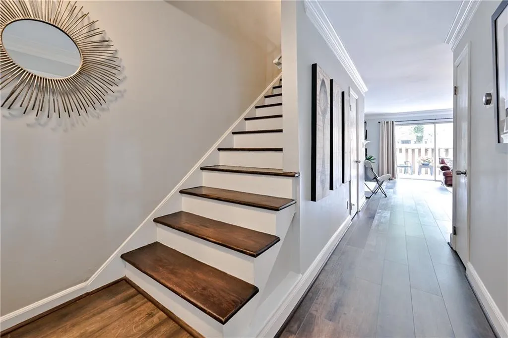 6700 Roswell Road Unit 21c, Sandy Springs, Georgia 30328, 2 Bedrooms Bedrooms, ,1 BathroomBathrooms,Residential,Sold,6700 Roswell Road Unit 21c,6913429