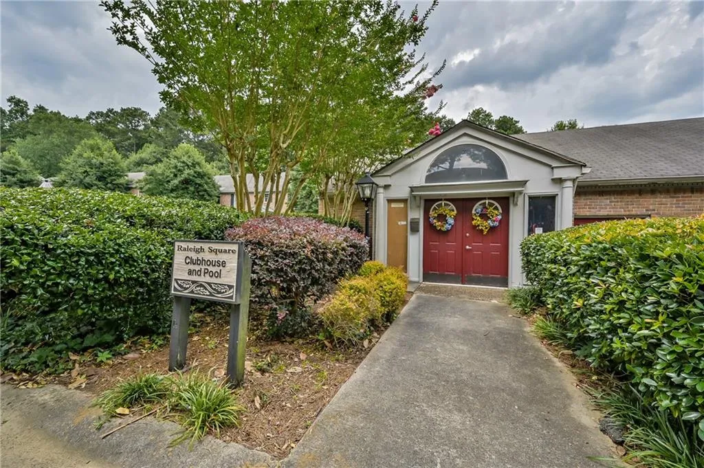 6700 Roswell Road Unit 21c, Sandy Springs, Georgia 30328, 2 Bedrooms Bedrooms, ,1 BathroomBathrooms,Residential,Sold,6700 Roswell Road Unit 21c,6913429