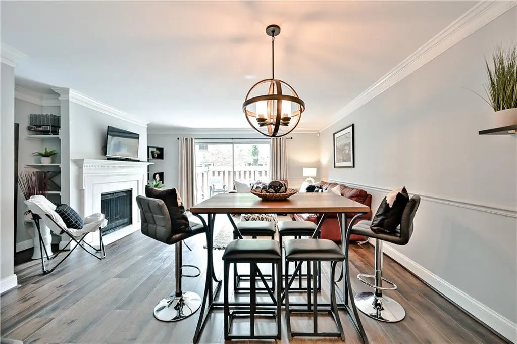 6700 Roswell Road Unit 21c, Sandy Springs, Georgia 30328, 2 Bedrooms Bedrooms, ,1 BathroomBathrooms,Residential,Sold,6700 Roswell Road Unit 21c,6913429