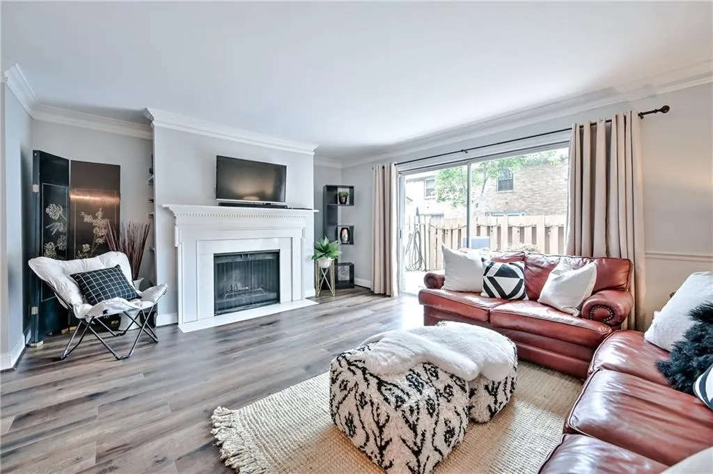 6700 Roswell Road Unit 21c, Sandy Springs, Georgia 30328, 2 Bedrooms Bedrooms, ,1 BathroomBathrooms,Residential,Sold,6700 Roswell Road Unit 21c,6913429