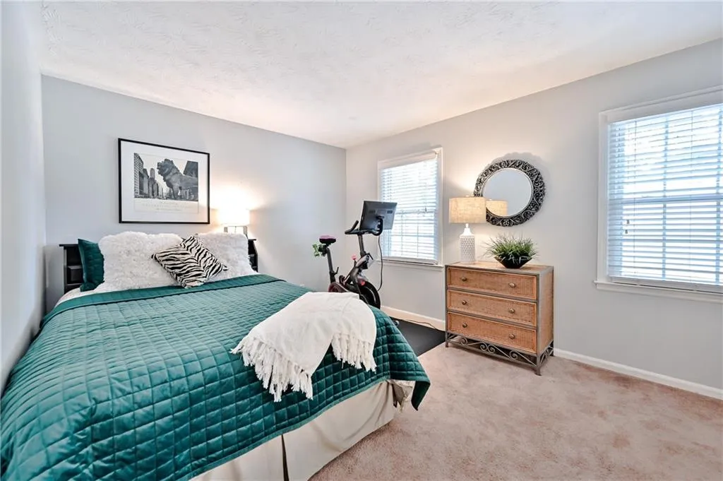 6700 Roswell Road Unit 21c, Sandy Springs, Georgia 30328, 2 Bedrooms Bedrooms, ,1 BathroomBathrooms,Residential,Sold,6700 Roswell Road Unit 21c,6913429