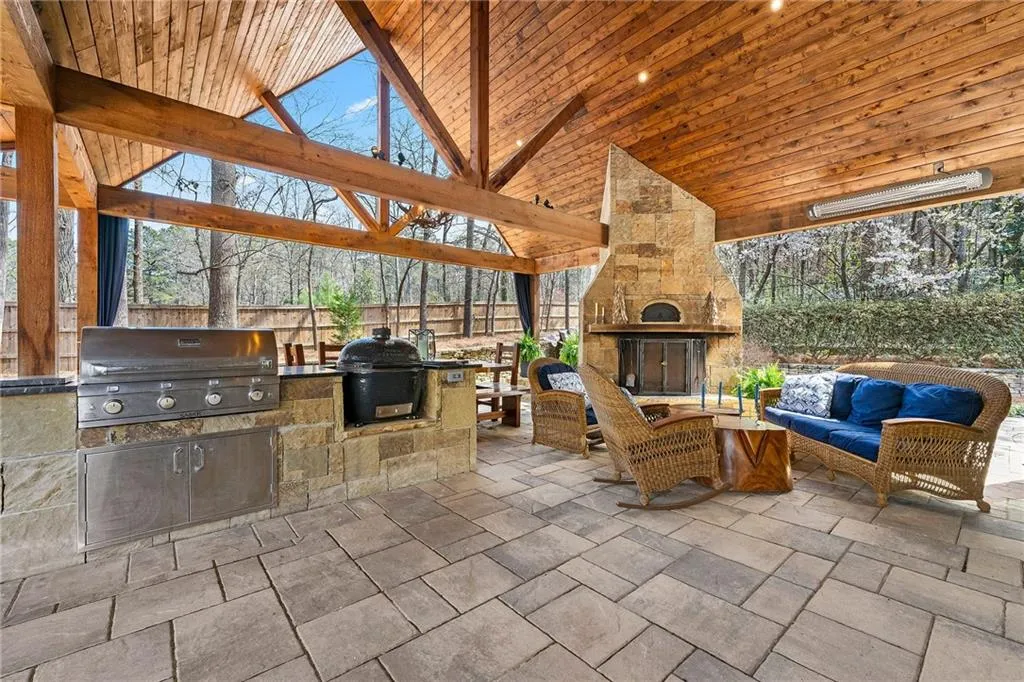 1250 Crest Valley Drive, Atlanta, Georgia 30327, 6 Bedrooms Bedrooms, ,6 BathroomsBathrooms,Residential,Sold,1250 Crest Valley Drive,7356944