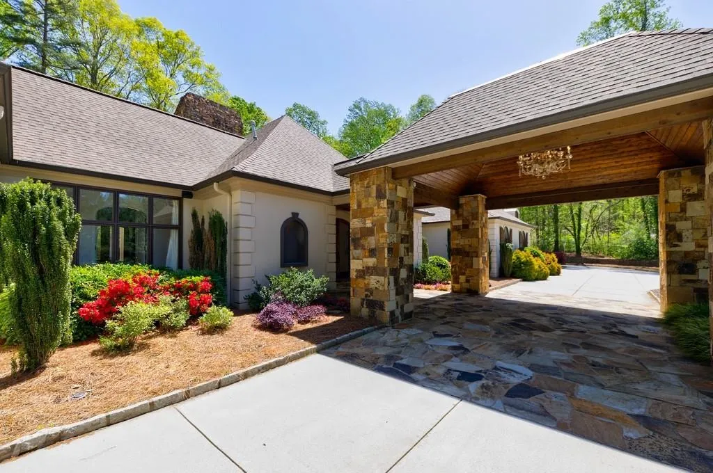 1250 Crest Valley Drive, Atlanta, Georgia 30327, 6 Bedrooms Bedrooms, ,6 BathroomsBathrooms,Residential,Sold,1250 Crest Valley Drive,7356944