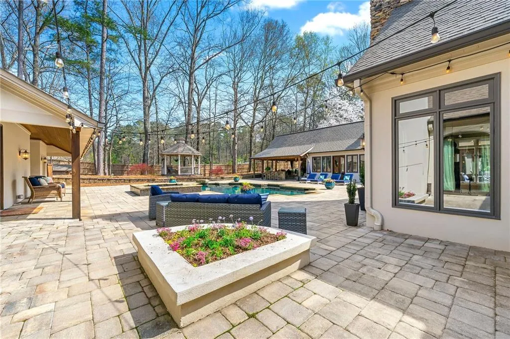 1250 Crest Valley Drive, Atlanta, Georgia 30327, 6 Bedrooms Bedrooms, ,6 BathroomsBathrooms,Residential,Sold,1250 Crest Valley Drive,7356944