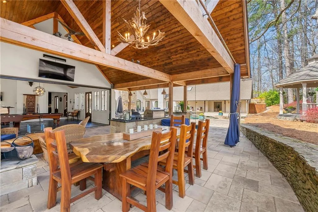 1250 Crest Valley Drive, Atlanta, Georgia 30327, 6 Bedrooms Bedrooms, ,6 BathroomsBathrooms,Residential,Sold,1250 Crest Valley Drive,7356944