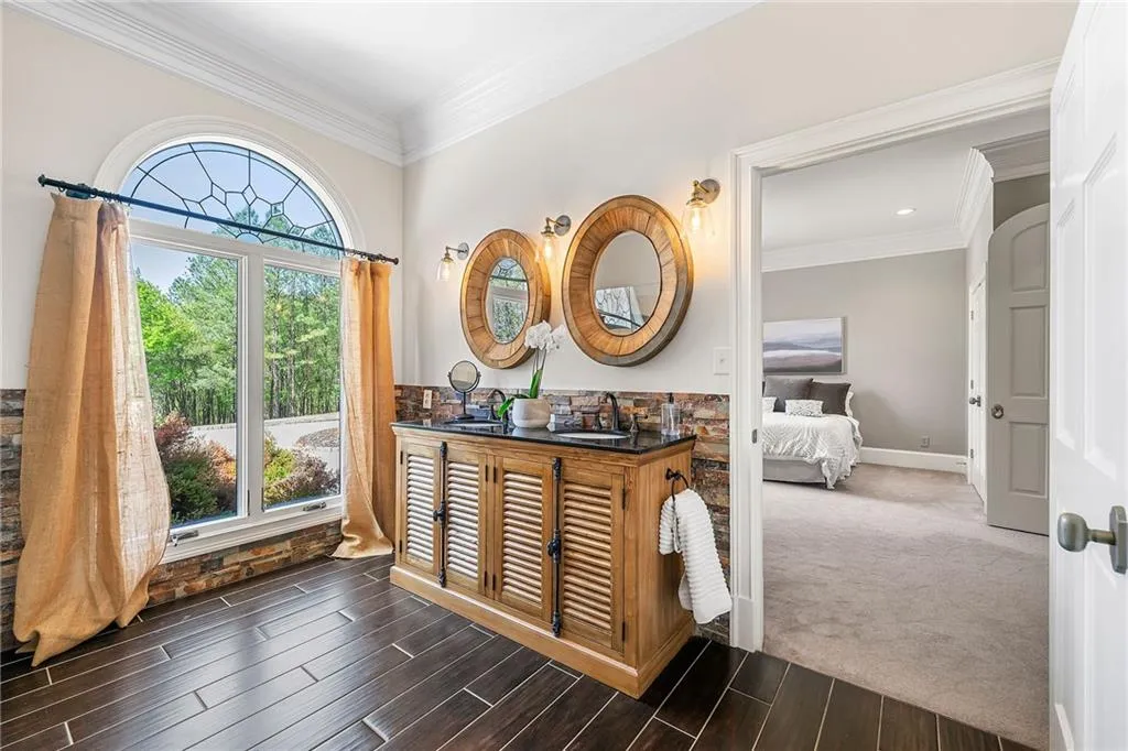 1250 Crest Valley Drive, Atlanta, Georgia 30327, 6 Bedrooms Bedrooms, ,6 BathroomsBathrooms,Residential,Sold,1250 Crest Valley Drive,7356944