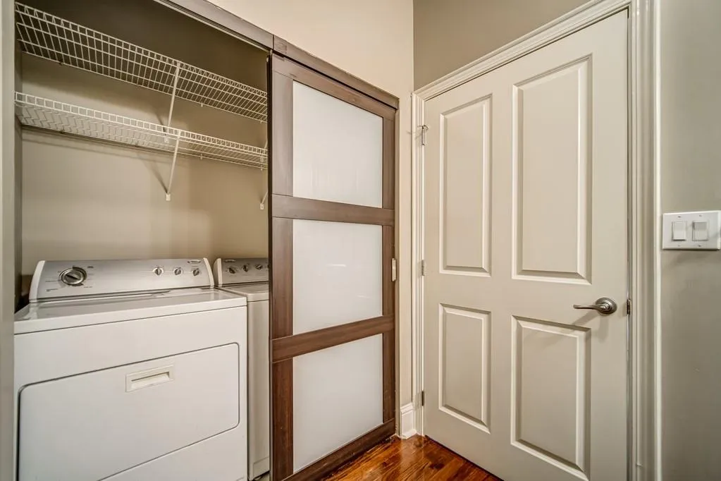 1096 Glenridge Place, Atlanta, Georgia 30342, 2 Bedrooms Bedrooms, ,2 BathroomsBathrooms,Residential,Sold,1096 Glenridge Place,6645467