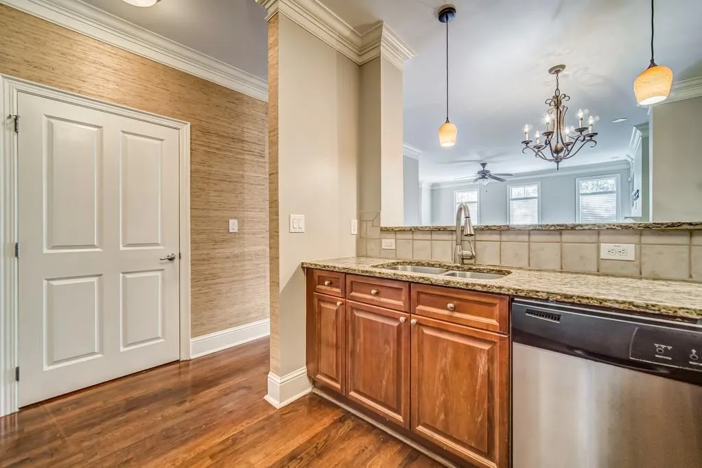 1096 Glenridge Place, Atlanta, Georgia 30342, 2 Bedrooms Bedrooms, ,2 BathroomsBathrooms,Residential,Sold,1096 Glenridge Place,6645467