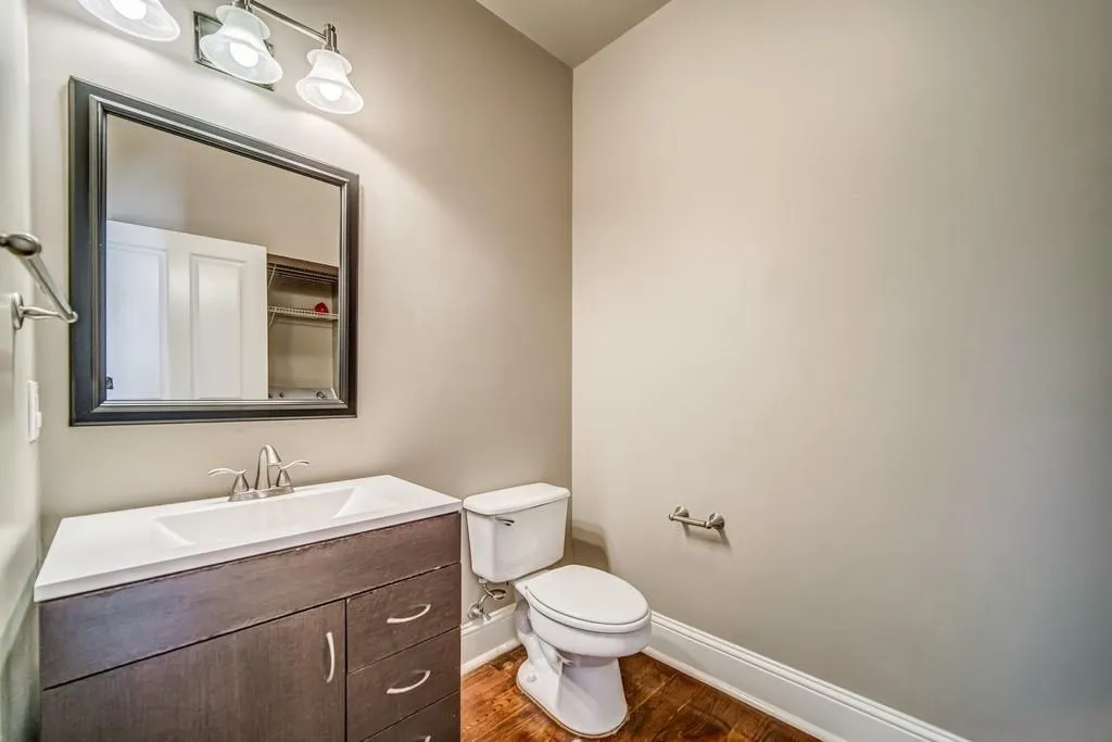 1096 Glenridge Place, Atlanta, Georgia 30342, 2 Bedrooms Bedrooms, ,2 BathroomsBathrooms,Residential,Sold,1096 Glenridge Place,6645467