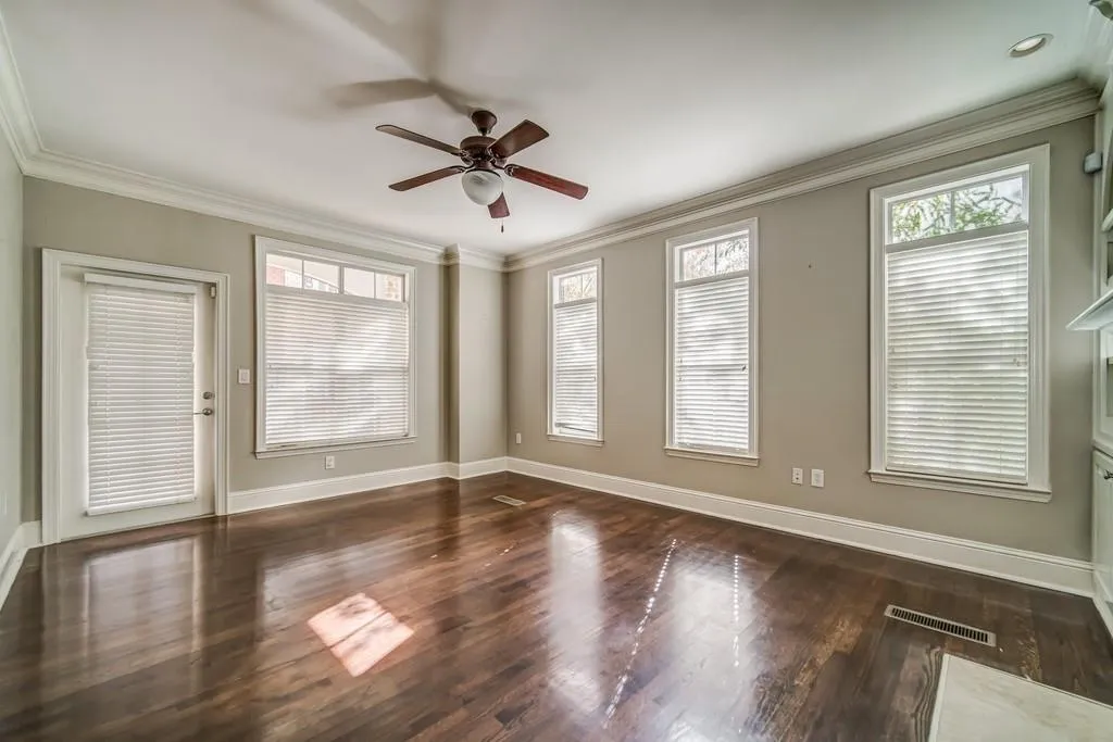 1096 Glenridge Place, Atlanta, Georgia 30342, 2 Bedrooms Bedrooms, ,2 BathroomsBathrooms,Residential,Sold,1096 Glenridge Place,6645467