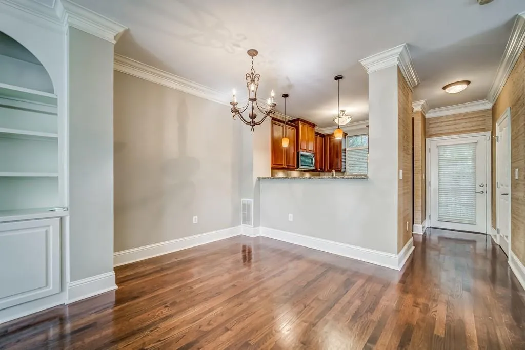 1096 Glenridge Place, Atlanta, Georgia 30342, 2 Bedrooms Bedrooms, ,2 BathroomsBathrooms,Residential,Sold,1096 Glenridge Place,6645467