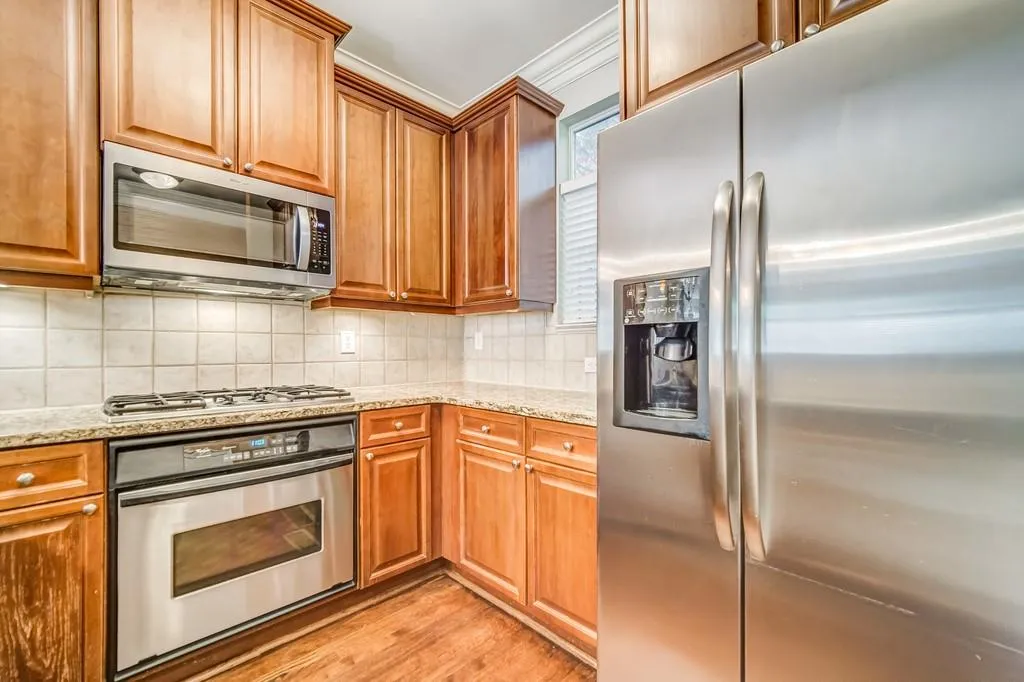 1096 Glenridge Place, Atlanta, Georgia 30342, 2 Bedrooms Bedrooms, ,2 BathroomsBathrooms,Residential,Sold,1096 Glenridge Place,6645467