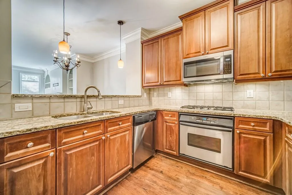 1096 Glenridge Place, Atlanta, Georgia 30342, 2 Bedrooms Bedrooms, ,2 BathroomsBathrooms,Residential,Sold,1096 Glenridge Place,6645467