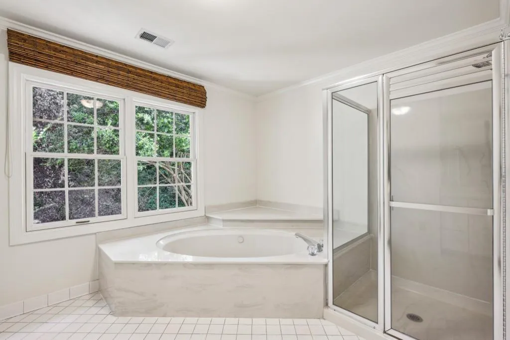 51 Ivy Chase Ne, Atlanta, Georgia 30342, 3 Bedrooms Bedrooms, ,2 BathroomsBathrooms,Residential,For Sale,51 Ivy Chase Ne,7585214