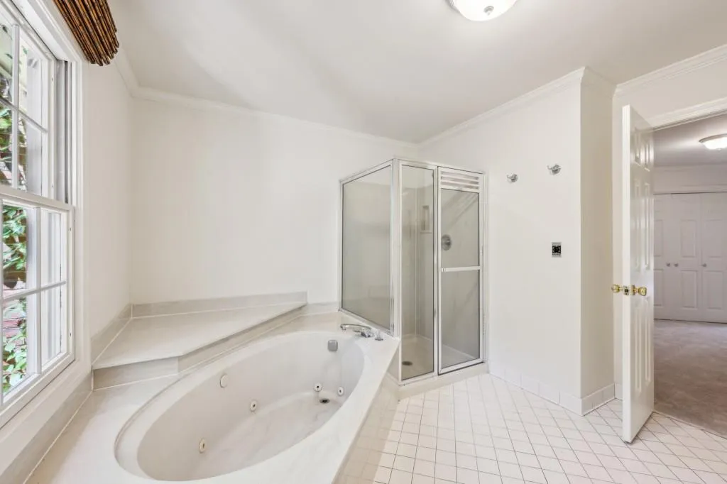 51 Ivy Chase Ne, Atlanta, Georgia 30342, 3 Bedrooms Bedrooms, ,2 BathroomsBathrooms,Residential,For Sale,51 Ivy Chase Ne,7585214