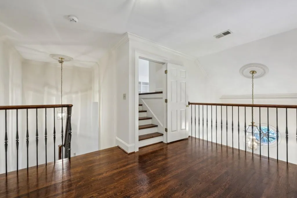 51 Ivy Chase Ne, Atlanta, Georgia 30342, 3 Bedrooms Bedrooms, ,2 BathroomsBathrooms,Residential,For Sale,51 Ivy Chase Ne,7585214