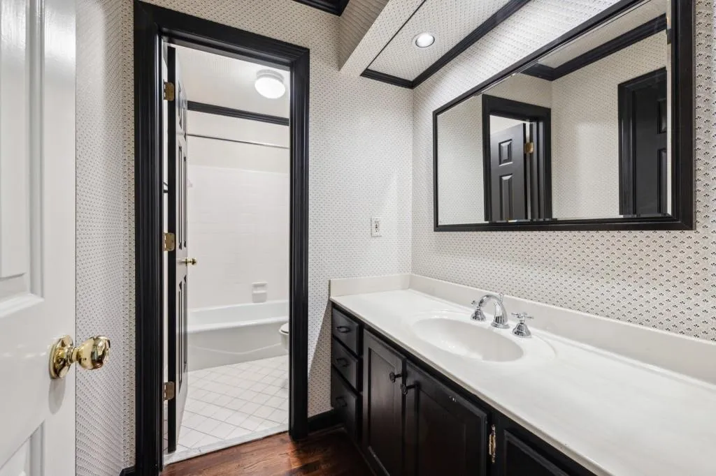 51 Ivy Chase Ne, Atlanta, Georgia 30342, 3 Bedrooms Bedrooms, ,2 BathroomsBathrooms,Residential,For Sale,51 Ivy Chase Ne,7585214