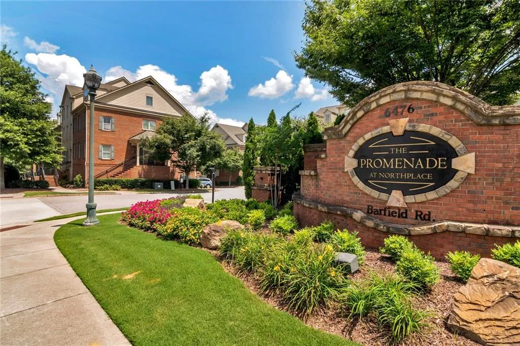 6410 Paulson Place, Sandy Springs, Georgia 30328, 3 Bedrooms Bedrooms, ,3 BathroomsBathrooms,Residential,Sold,6410 Paulson Place,6916570