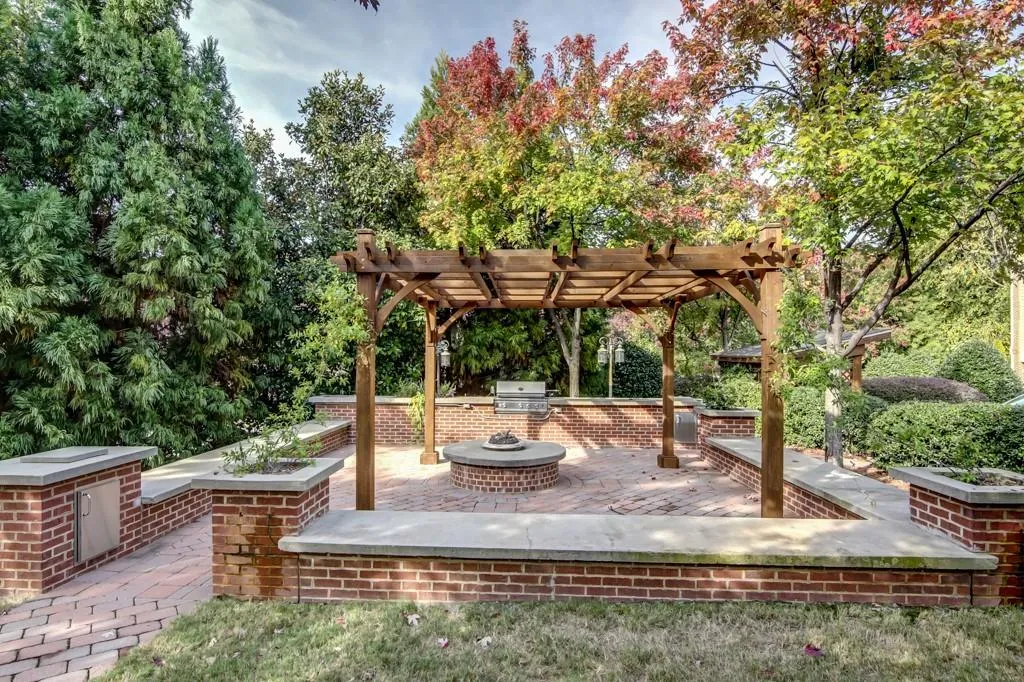 198 Le Gran Cove Ne, Sandy Springs, Georgia 30328, 2 Bedrooms Bedrooms, ,2 BathroomsBathrooms,Residential,Sold,198 Le Gran Cove Ne,7164773