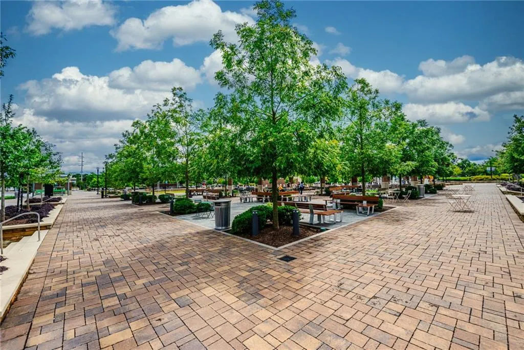 198 Le Gran Cove Ne, Sandy Springs, Georgia 30328, 2 Bedrooms Bedrooms, ,2 BathroomsBathrooms,Residential,Sold,198 Le Gran Cove Ne,7164773