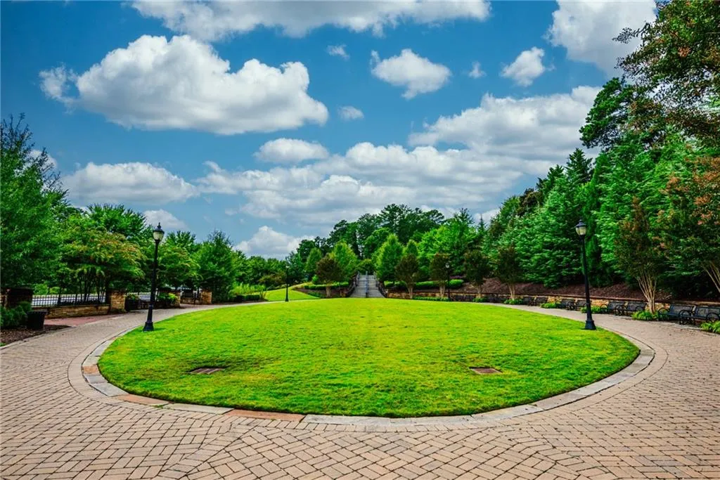 198 Le Gran Cove Ne, Sandy Springs, Georgia 30328, 2 Bedrooms Bedrooms, ,2 BathroomsBathrooms,Residential,Sold,198 Le Gran Cove Ne,7164773