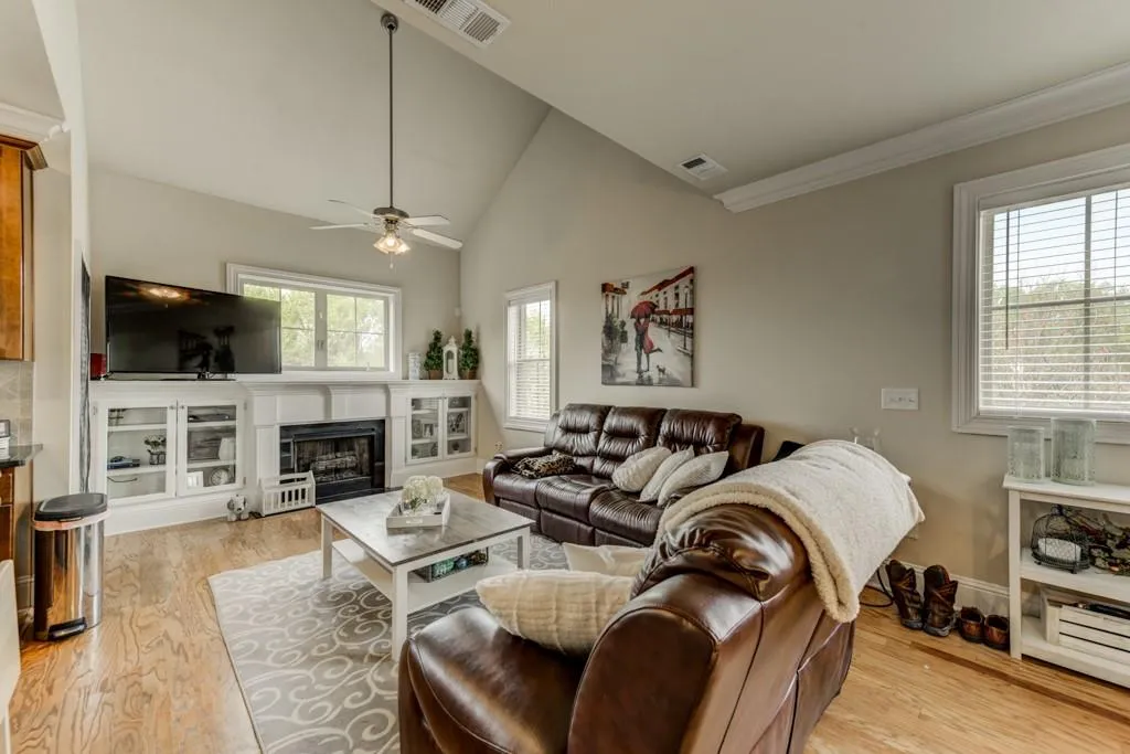 198 Le Gran Cove Ne, Sandy Springs, Georgia 30328, 2 Bedrooms Bedrooms, ,2 BathroomsBathrooms,Residential,Sold,198 Le Gran Cove Ne,7164773