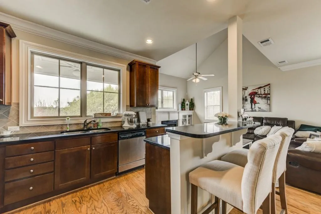 198 Le Gran Cove Ne, Sandy Springs, Georgia 30328, 2 Bedrooms Bedrooms, ,2 BathroomsBathrooms,Residential,Sold,198 Le Gran Cove Ne,7164773