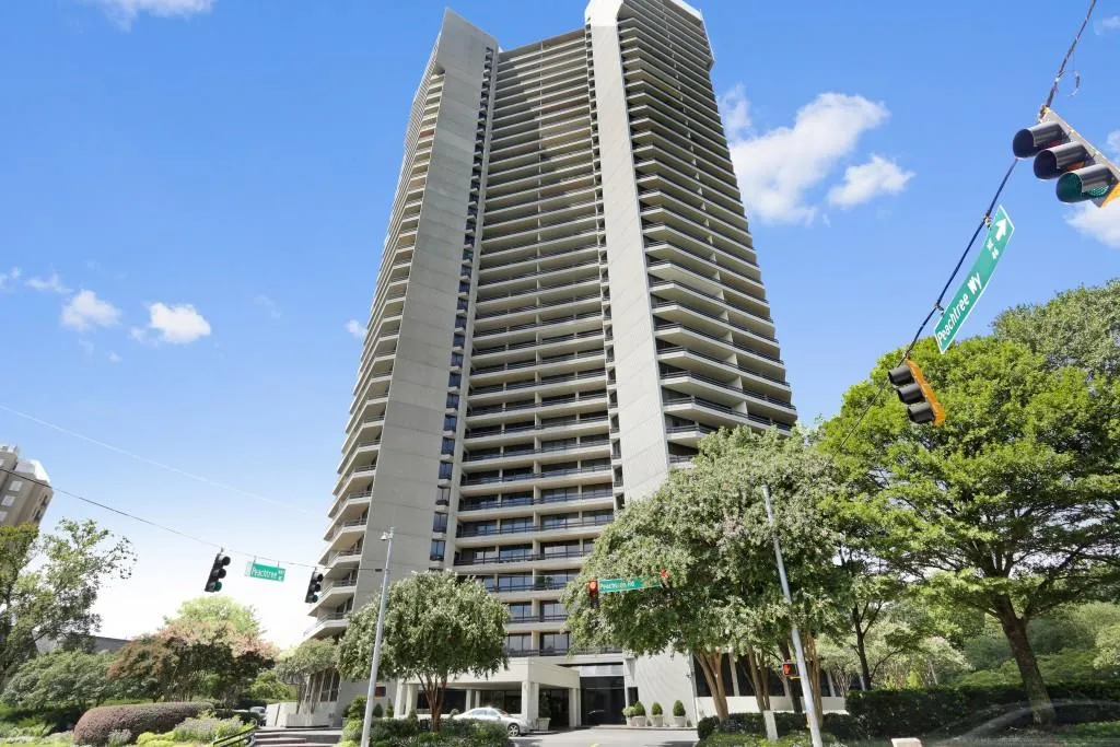 2660 Peachtree Road Nw Unit 33cd, Atlanta, Georgia 30305, 3 Bedrooms Bedrooms, ,3 BathroomsBathrooms,Residential,Sold,2660 Peachtree Road Nw Unit 33cd,5737490