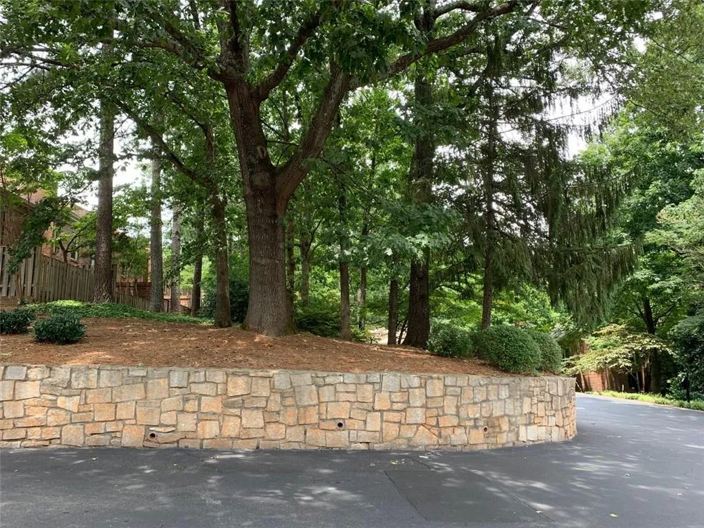 476 The North Chace, Sandy Springs, Georgia 30328, 3 Bedrooms Bedrooms, ,2 BathroomsBathrooms,Residential,Sold,476 The North Chace,6913899