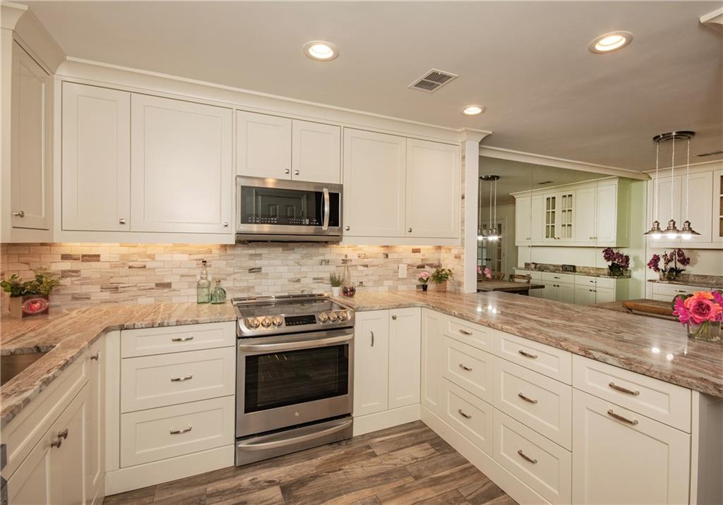 402 Abingdon Way Unit 402, Sandy Springs, Georgia 30328, 2 Bedrooms Bedrooms, ,2 BathroomsBathrooms,Residential,Sold,402 Abingdon Way Unit 402,7297278