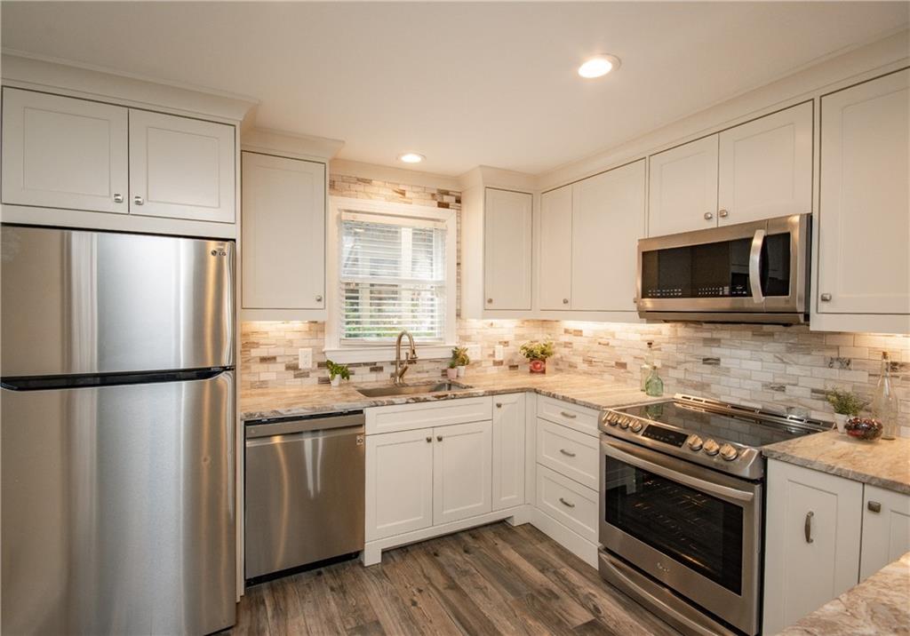 402 Abingdon Way Unit 402, Sandy Springs, Georgia 30328, 2 Bedrooms Bedrooms, ,2 BathroomsBathrooms,Residential,Sold,402 Abingdon Way Unit 402,7297278