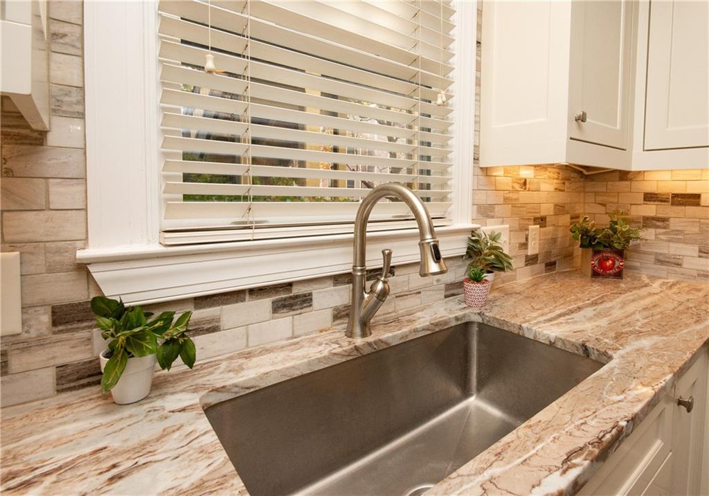 402 Abingdon Way Unit 402, Sandy Springs, Georgia 30328, 2 Bedrooms Bedrooms, ,2 BathroomsBathrooms,Residential,Sold,402 Abingdon Way Unit 402,7297278