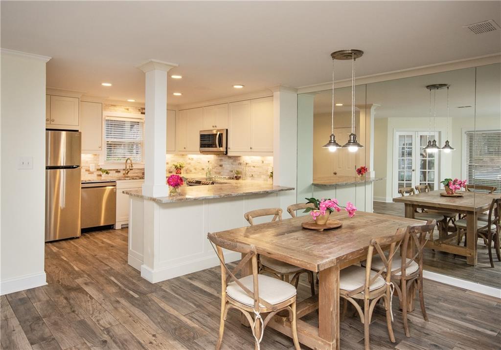 402 Abingdon Way Unit 402, Sandy Springs, Georgia 30328, 2 Bedrooms Bedrooms, ,2 BathroomsBathrooms,Residential,Sold,402 Abingdon Way Unit 402,7297278