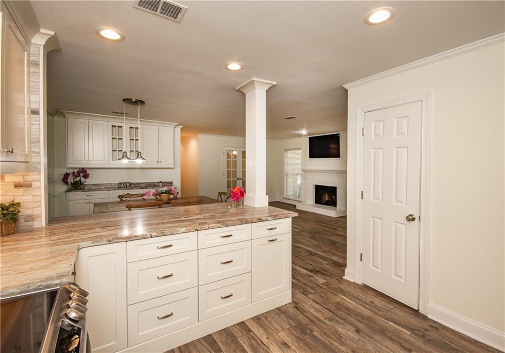 402 Abingdon Way Unit 402, Sandy Springs, Georgia 30328, 2 Bedrooms Bedrooms, ,2 BathroomsBathrooms,Residential,Sold,402 Abingdon Way Unit 402,7297278