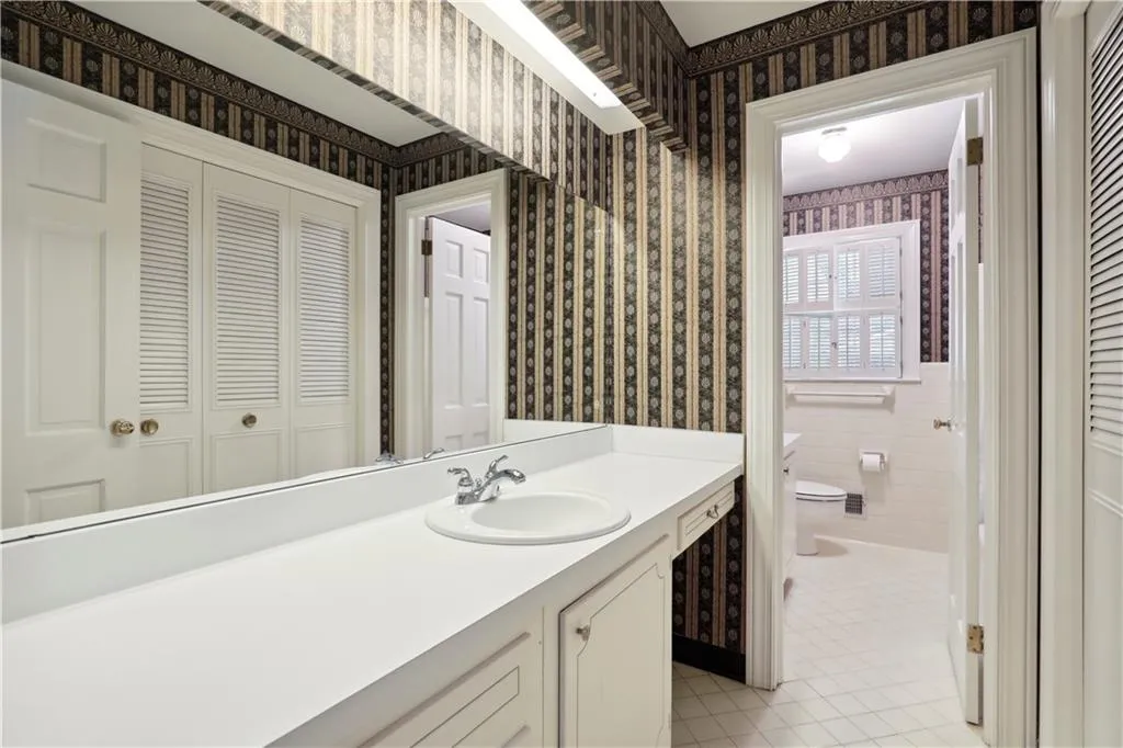 460 Riverside Parkway, Sandy Springs, Georgia 30328, 4 Bedrooms Bedrooms, ,4 BathroomsBathrooms,Residential,Sold,460 Riverside Parkway,7049703