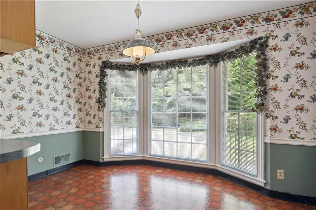 460 Riverside Parkway, Sandy Springs, Georgia 30328, 4 Bedrooms Bedrooms, ,4 BathroomsBathrooms,Residential,Sold,460 Riverside Parkway,7049703