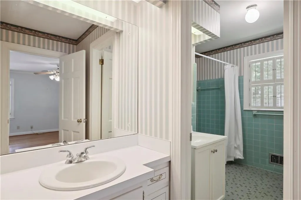 460 Riverside Parkway, Sandy Springs, Georgia 30328, 4 Bedrooms Bedrooms, ,4 BathroomsBathrooms,Residential,Sold,460 Riverside Parkway,7049703