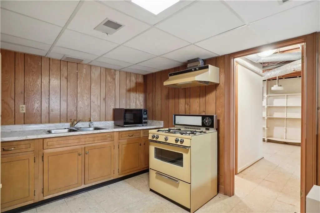 460 Riverside Parkway, Sandy Springs, Georgia 30328, 4 Bedrooms Bedrooms, ,4 BathroomsBathrooms,Residential,Sold,460 Riverside Parkway,7049703