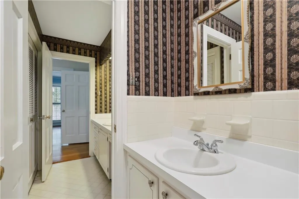 460 Riverside Parkway, Sandy Springs, Georgia 30328, 4 Bedrooms Bedrooms, ,4 BathroomsBathrooms,Residential,Sold,460 Riverside Parkway,7049703